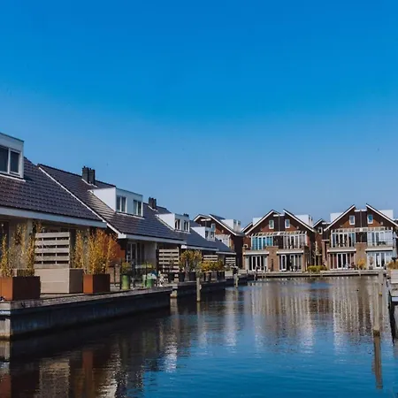 In Waterpark With Private Jetty, Cleaning Included * Uitgeest