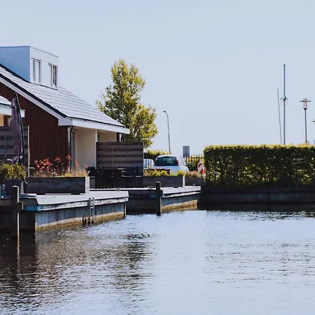 In Waterpark With Private Jetty, Cleaning Included Feriehus Uitgeest